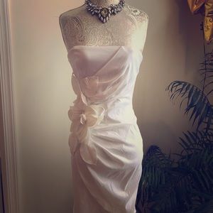 Beautiful white Cache dress.